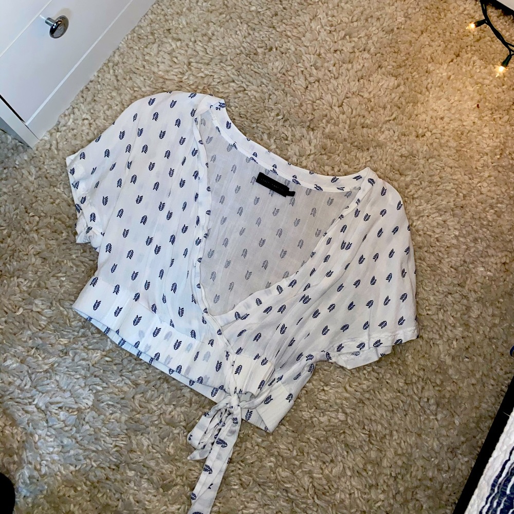 Cropped short sleeve v neck